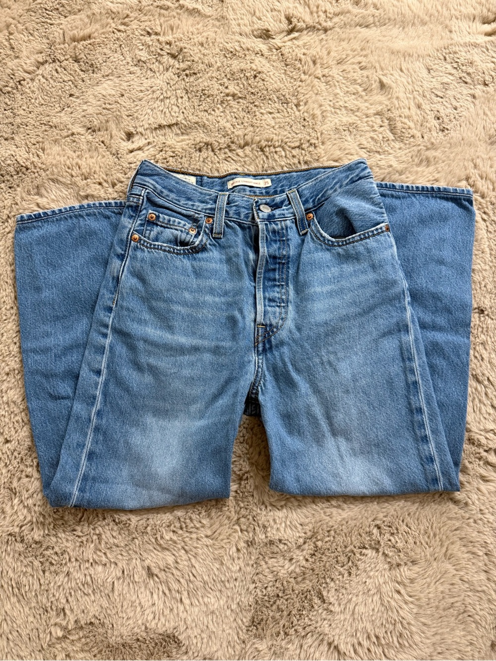 Levi's Women's Light Blue Cropped Ankle Jeans